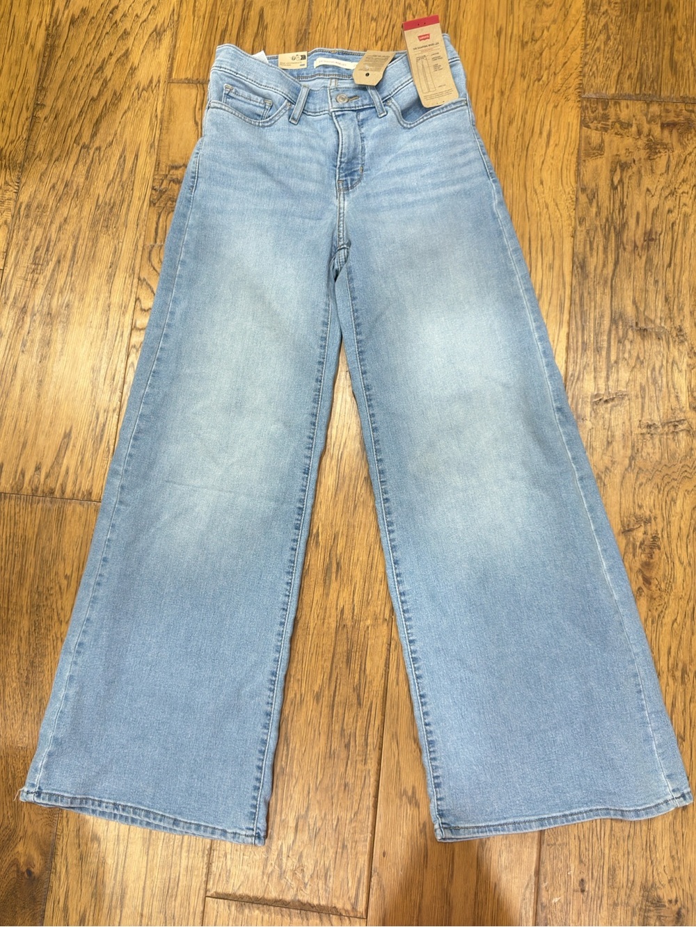 NWT Levi’s 318 Shaping Wide Leg Jeans 26x30 Light Wash Stellar Stretch